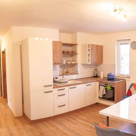 2 Bedroom Flat In The Heart Of Liptovsky Mikulas Bagian luar foto