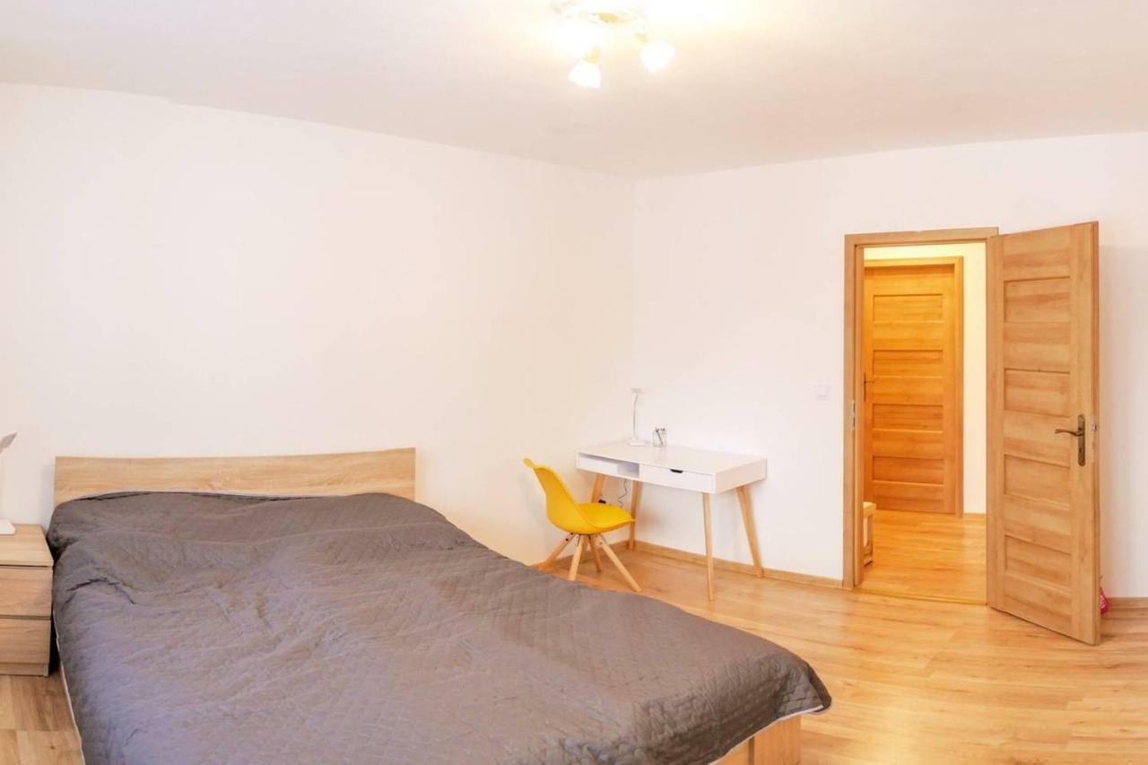 2 Bedroom Flat In The Heart Of Liptovsky Mikulas Bagian luar foto