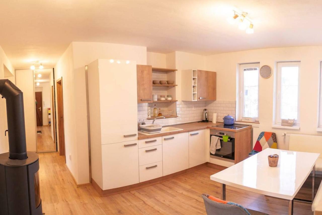 2 Bedroom Flat In The Heart Of Liptovsky Mikulas Bagian luar foto