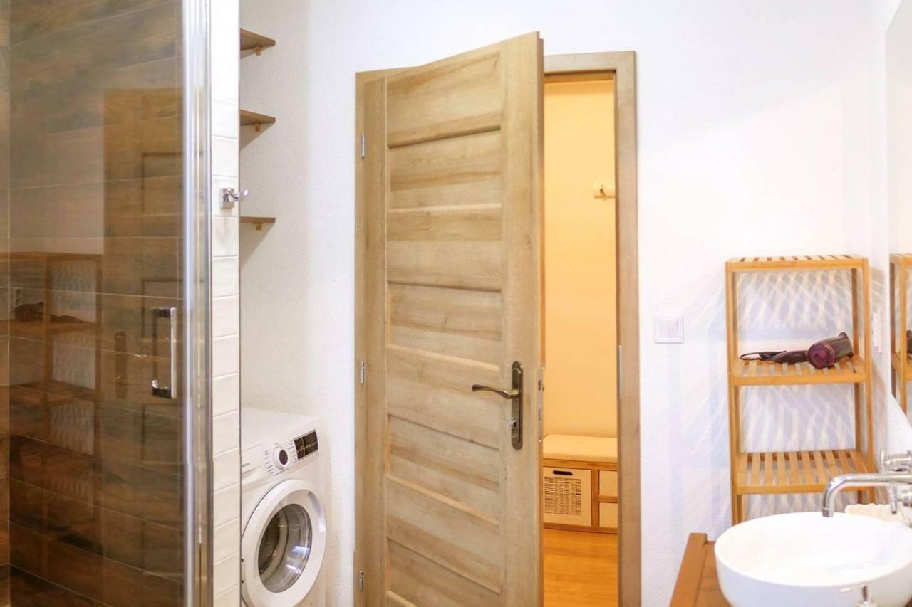 2 Bedroom Flat In The Heart Of Liptovsky Mikulas Bagian luar foto
