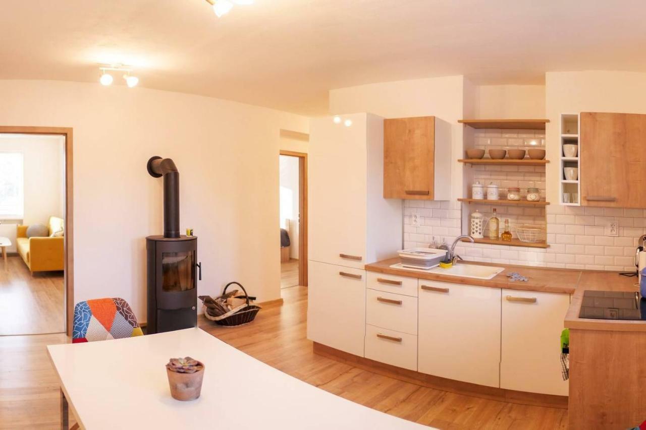 2 Bedroom Flat In The Heart Of Liptovsky Mikulas Bagian luar foto